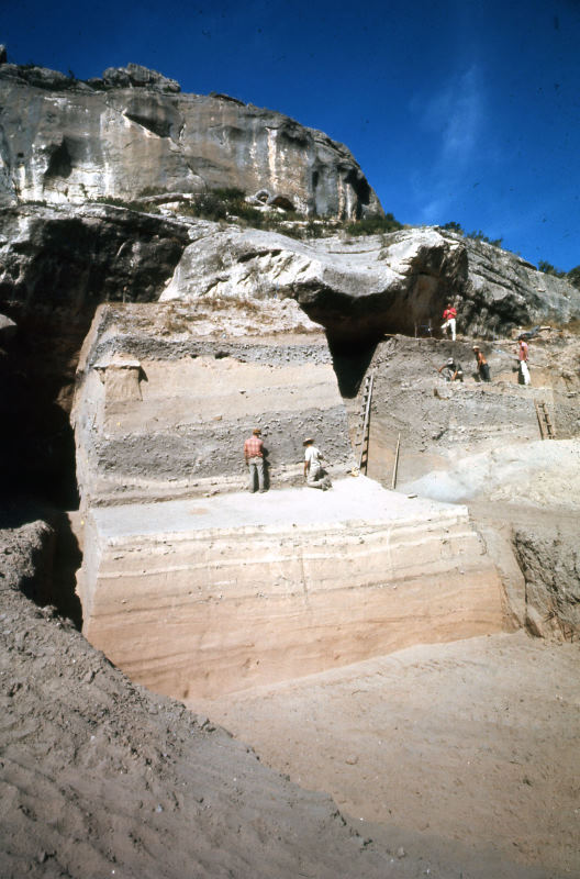 Excavation around Arenosa's central block