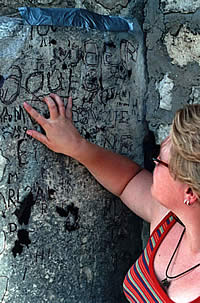 carving of Jim Bowie's