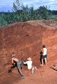 cleaning the walls of excavation trenches