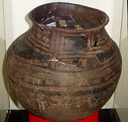 photo of a large decorated El Paso Polychrome jar