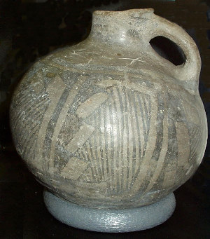 Photo of Chupadero black-on-white ceramic vessel