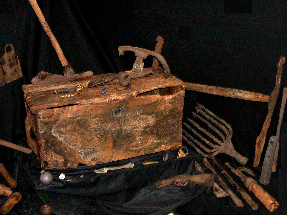 photo of the chest surrounded by some of its contents
