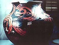 Large El Paso Polychrome jar with plumed serpent design found at Paquíme (Casas Grandes). The shiny luster has been added during conservation. Photo by Vernon Brook.